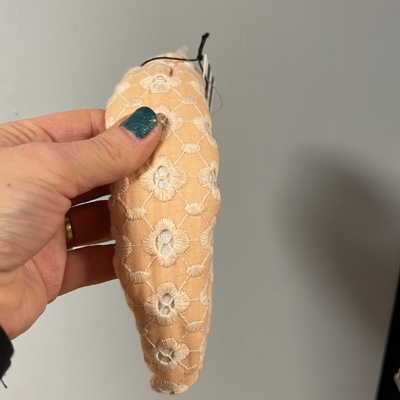 Lele Sadoughi Daisy Eyelet Knotted headband New with tag and bag Peach colour - Picture 2 of 7